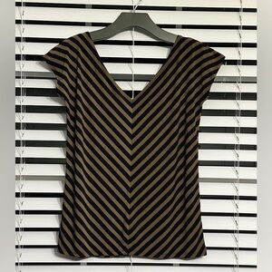 🛍️Liz&Co Stretch V-neck Top Size M